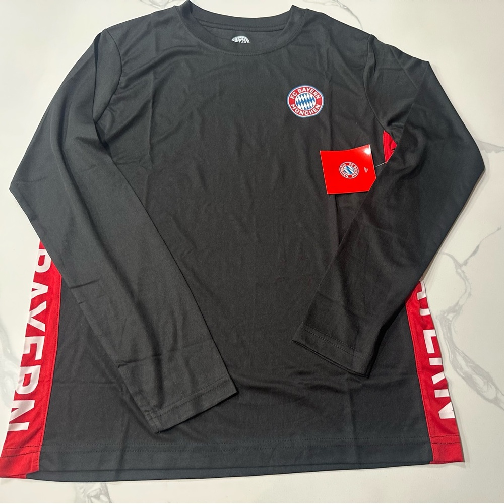 FC Bayern Munich Football / Soccer Women’s Long Sleeve Shirt (Large) Retails $50